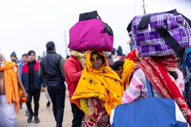 Prayagraj, Uttar Pradesh, Hindistan - 13 Ocak 2025: Mahakumbh, Mahakumbh, Kutsal erkek sadhu baba 'nın the maha kumbh mela' ya katılan portresi.