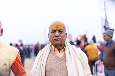 Prayagraj, Uttar Pradesh, Hindistan - 13 Ocak 2025: Mahakumbh, Mahakumbh, Kutsal erkek sadhu baba 'nın the maha kumbh mela' ya katılan portresi.