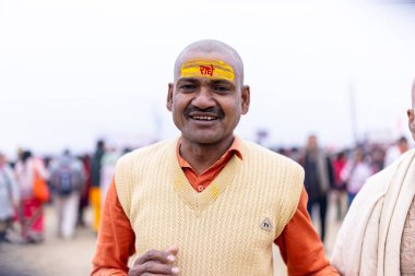 Prayagraj, Uttar Pradesh, Hindistan - 13 Ocak 2025: Mahakumbh, Mahakumbh, Kutsal erkek sadhu baba 'nın the maha kumbh mela' ya katılan portresi.