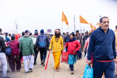Prayagraj, Uttar Pradesh, Hindistan - 13 Ocak 2025: Mahakumbh, Mahakumbh, Kutsal erkek sadhu baba 'nın the maha kumbh mela' ya katılan portresi.