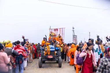 Prayagraj, Uttar Pradesh, Hindistan - 13 Ocak 2025: Mahakumbh, Mahakumbh, Kutsal erkek sadhu baba 'nın the maha kumbh mela' ya katılan portresi.