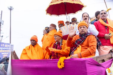 Prayagraj, Uttar Pradesh, Hindistan - 13 Ocak 2025: Mahakumbh, Mahakumbh, Kutsal erkek sadhu baba 'nın the maha kumbh mela' ya katılan portresi.