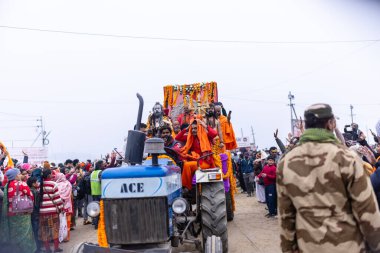 Prayagraj, Uttar Pradesh, Hindistan - 13 Ocak 2025: Mahakumbh, Mahakumbh, Kutsal erkek sadhu baba 'nın the maha kumbh mela' ya katılan portresi.
