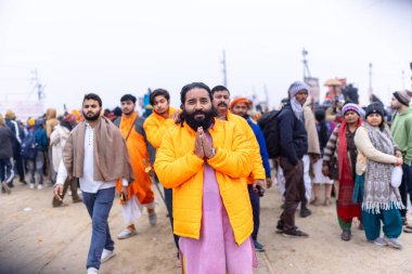 Prayagraj, Uttar Pradesh, Hindistan - 13 Ocak 2025: Mahakumbh, Mahakumbh, Kutsal erkek sadhu baba 'nın the maha kumbh mela' ya katılan portresi.
