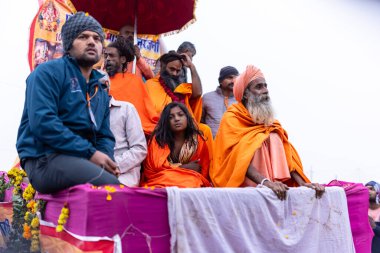 Prayagraj, Uttar Pradesh, Hindistan - 13 Ocak 2025: Mahakumbh, Mahakumbh, Kutsal erkek sadhu baba 'nın the maha kumbh mela' ya katılan portresi.