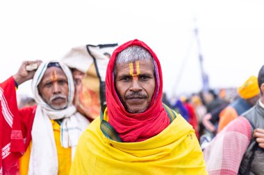Prayagraj, Uttar Pradesh, Hindistan - 13 Ocak 2025: Mahakumbh, Mahakumbh, Kutsal erkek sadhu baba 'nın the maha kumbh mela' ya katılan portresi.