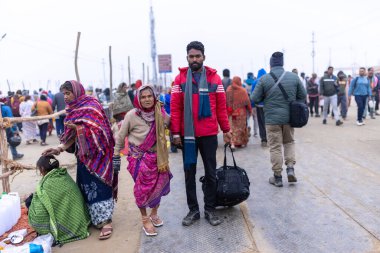 Prayagraj, Uttar Pradesh, Hindistan - 13 Ocak 2025: Mahakumbh, Mahakumbh, Kutsal erkek sadhu baba 'nın the maha kumbh mela' ya katılan portresi.