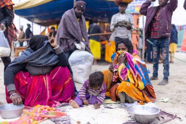 Prayagraj, Uttar Pradesh, Hindistan - 13 Ocak 2025: Mahakumbh, Mahakumbh, Kutsal erkek sadhu baba 'nın the maha kumbh mela' ya katılan portresi.