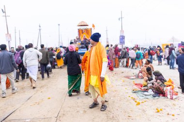 Prayagraj, Uttar Pradesh, Hindistan - 14 Ocak 2025: Mahakumbh, Mahakumbh, Kutsal Naga sadhu baba grubu.