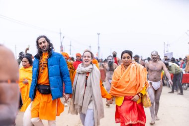 Prayagraj, Uttar Pradesh, Hindistan - 14 Ocak 2025: Mahakumbh, Mahakumbh, Kutsal Naga sadhu baba grubu.