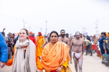 Prayagraj, Uttar Pradesh, Hindistan - 14 Ocak 2025: Mahakumbh, Mahakumbh, Kutsal Naga sadhu baba grubu.