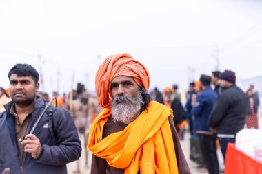 Prayagraj, Uttar Pradesh, Hindistan - 14 Ocak 2025: Mahakumbh, Mahakumbh, Kutsal Naga sadhu baba grubu.