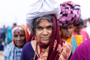 Prayagraj, Uttar Pradesh, Hindistan - 14 Ocak 2025: Mahakumbh, Mahakumbh, Kutsal Naga sadhu baba grubu.