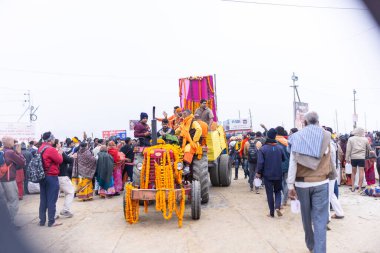 Prayagraj, Uttar Pradesh, Hindistan - 14 Ocak 2025: Mahakumbh, Mahakumbh, Kutsal Naga sadhu baba grubu.