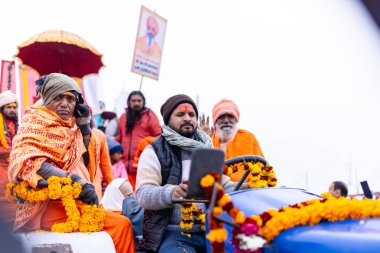Prayagraj, Uttar Pradesh, Hindistan - 14 Ocak 2025: Mahakumbh, Mahakumbh, Kutsal Naga sadhu baba grubu.