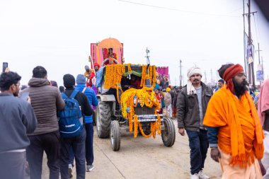 Prayagraj, Uttar Pradesh, Hindistan - 14 Ocak 2025: Mahakumbh, Mahakumbh, Kutsal Naga sadhu baba grubu.