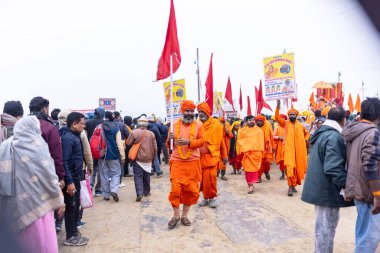 Prayagraj, Uttar Pradesh, Hindistan - 14 Ocak 2025: Mahakumbh, Mahakumbh, Kutsal Naga sadhu baba grubu.