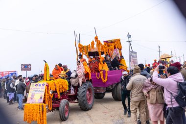 Prayagraj, Uttar Pradesh, Hindistan - 14 Ocak 2025: Mahakumbh, Mahakumbh, Kutsal Naga sadhu baba grubu.