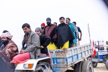 Prayagraj, Uttar Pradesh, Hindistan - 14 Ocak 2025: Mahakumbh, Mahakumbh, Kutsal Naga sadhu baba grubu.