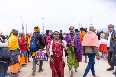 Prayagraj, Uttar Pradesh, Hindistan - 14 Ocak 2025: Mahakumbh, Mahakumbh, Kutsal Naga sadhu baba grubu.