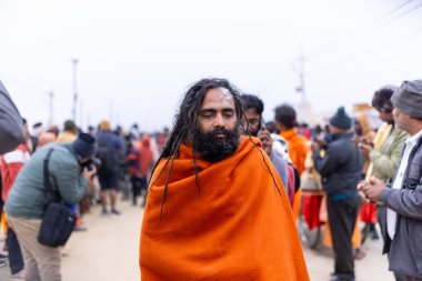 Prayagraj, Uttar Pradesh, Hindistan - 14 Ocak 2025: Mahakumbh, Mahakumbh, Kutsal Naga sadhu baba grubu.