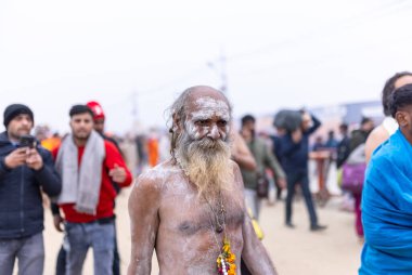 Prayagraj, Uttar Pradesh, Hindistan - 14 Ocak 2025: Mahakumbh, Mahakumbh, Kutsal Naga sadhu baba grubu.