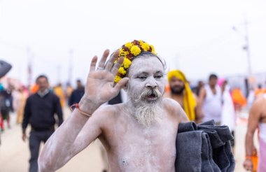Prayagraj, Uttar Pradesh, Hindistan - 14 Ocak 2025: Mahakumbh, Mahakumbh, Kutsal Naga sadhu baba grubu.