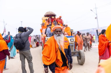 Prayagraj, Uttar Pradesh, Hindistan - 14 Ocak 2025: Mahakumbh, Mahakumbh, Kutsal Naga sadhu baba grubu.
