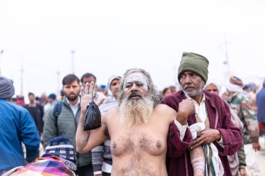 Prayagraj, Uttar Pradesh, Hindistan - 14 Ocak 2025: Mahakumbh, Mahakumbh, Kutsal Naga sadhu baba grubu.