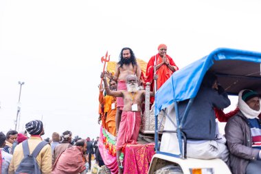 Prayagraj, Uttar Pradesh, Hindistan - 14 Ocak 2025: Mahakumbh, Mahakumbh, Kutsal Naga sadhu baba grubu.