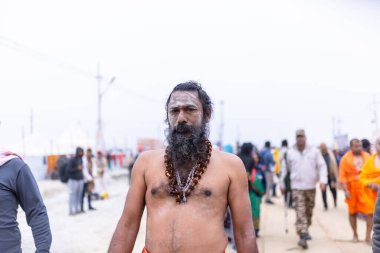 Prayagraj, Uttar Pradesh, Hindistan - 14 Ocak 2025: Mahakumbh, Mahakumbh, Kutsal Naga sadhu baba grubu.