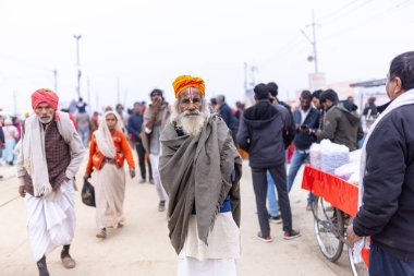 Prayagraj, Uttar Pradesh, Hindistan - 14 Ocak 2025: Mahakumbh, Mahakumbh, Kutsal Naga sadhu baba grubu.