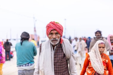 Prayagraj, Uttar Pradesh, Hindistan - 14 Ocak 2025: Mahakumbh, Mahakumbh, Kutsal Naga sadhu baba grubu.