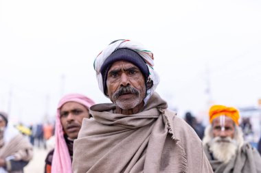 Prayagraj, Uttar Pradesh, Hindistan - 14 Ocak 2025: Mahakumbh, Mahakumbh, Kutsal Naga sadhu baba grubu.