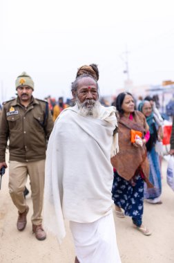 Prayagraj, Uttar Pradesh, Hindistan - 14 Ocak 2025: Mahakumbh, Mahakumbh, Kutsal Naga sadhu baba grubu.