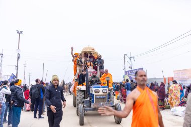 Prayagraj, Uttar Pradesh, Hindistan - 14 Ocak 2025: Mahakumbh, Mahakumbh, Kutsal Naga sadhu baba grubu.