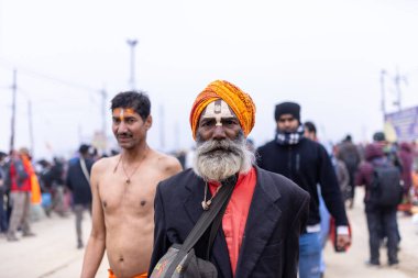 Prayagraj, Uttar Pradesh, Hindistan - 14 Ocak 2025: Mahakumbh, Mahakumbh, Kutsal Naga sadhu baba grubu.