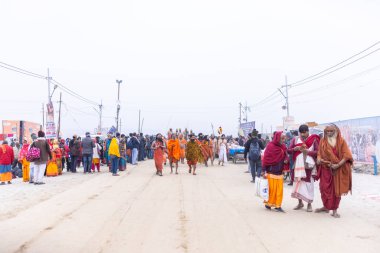 Prayagraj, Uttar Pradesh, Hindistan - 14 Ocak 2025: Mahakumbh, Mahakumbh, Kutsal Naga sadhu baba grubu.