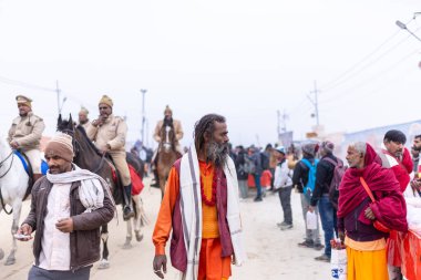 Prayagraj, Uttar Pradesh, Hindistan - 14 Ocak 2025: Mahakumbh, Mahakumbh, Kutsal Naga sadhu baba grubu.
