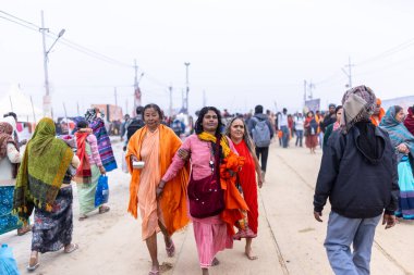 Prayagraj, Uttar Pradesh, Hindistan - 14 Ocak 2025: Mahakumbh, Mahakumbh, Kutsal Naga sadhu baba grubu.