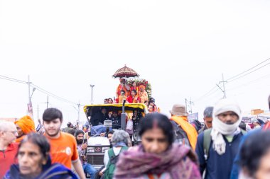 Prayagraj, Uttar Pradesh, Hindistan - 14 Ocak 2025: Mahakumbh, Mahakumbh, Kutsal Naga sadhu baba grubu.