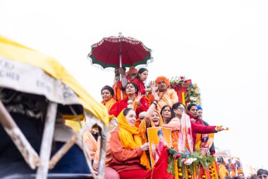 Prayagraj, Uttar Pradesh, Hindistan - 14 Ocak 2025: Mahakumbh, Mahakumbh, Kutsal Naga sadhu baba grubu.