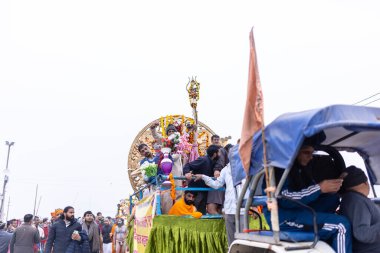 Prayagraj, Uttar Pradesh, Hindistan - 14 Ocak 2025: Mahakumbh, Mahakumbh, Kutsal Naga sadhu baba grubu.