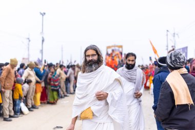 Prayagraj, Uttar Pradesh, Hindistan - 14 Ocak 2025: Mahakumbh, Mahakumbh, Kutsal Naga sadhu baba grubu.