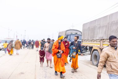 Prayagraj, Uttar Pradesh, Hindistan - 14 Ocak 2025: Mahakumbh, Mahakumbh, Kutsal Naga sadhu baba grubu.