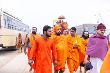 Prayagraj, Uttar Pradesh, Hindistan - 14 Ocak 2025: Mahakumbh, Mahakumbh, Kutsal Naga sadhu baba grubu.