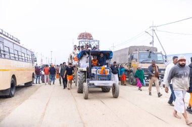 Prayagraj, Uttar Pradesh, Hindistan - 14 Ocak 2025: Mahakumbh, Mahakumbh, Kutsal Naga sadhu baba grubu.