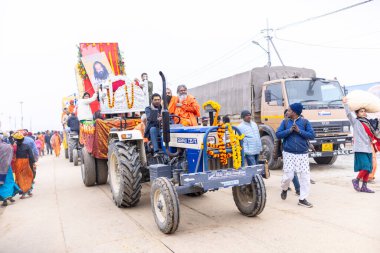 Prayagraj, Uttar Pradesh, Hindistan - 14 Ocak 2025: Mahakumbh, Mahakumbh, Kutsal Naga sadhu baba grubu.