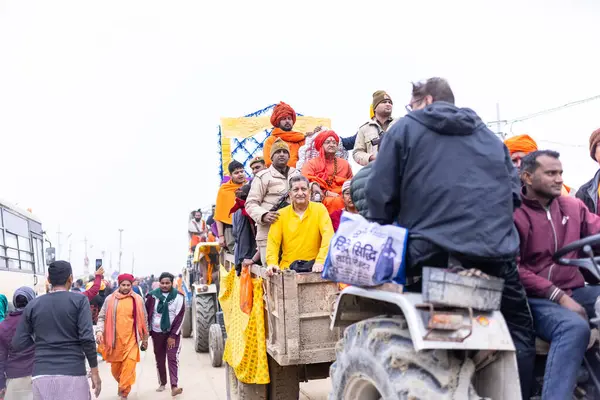Prayagraj, Uttar Pradesh, Hindistan - 14 Ocak 2025: Mahakumbh, Mahakumbh, Kutsal Naga sadhu baba grubu.