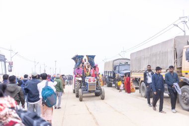 Prayagraj, Uttar Pradesh, Hindistan - 14 Ocak 2025: Mahakumbh, Mahakumbh, Kutsal Naga sadhu baba grubu.